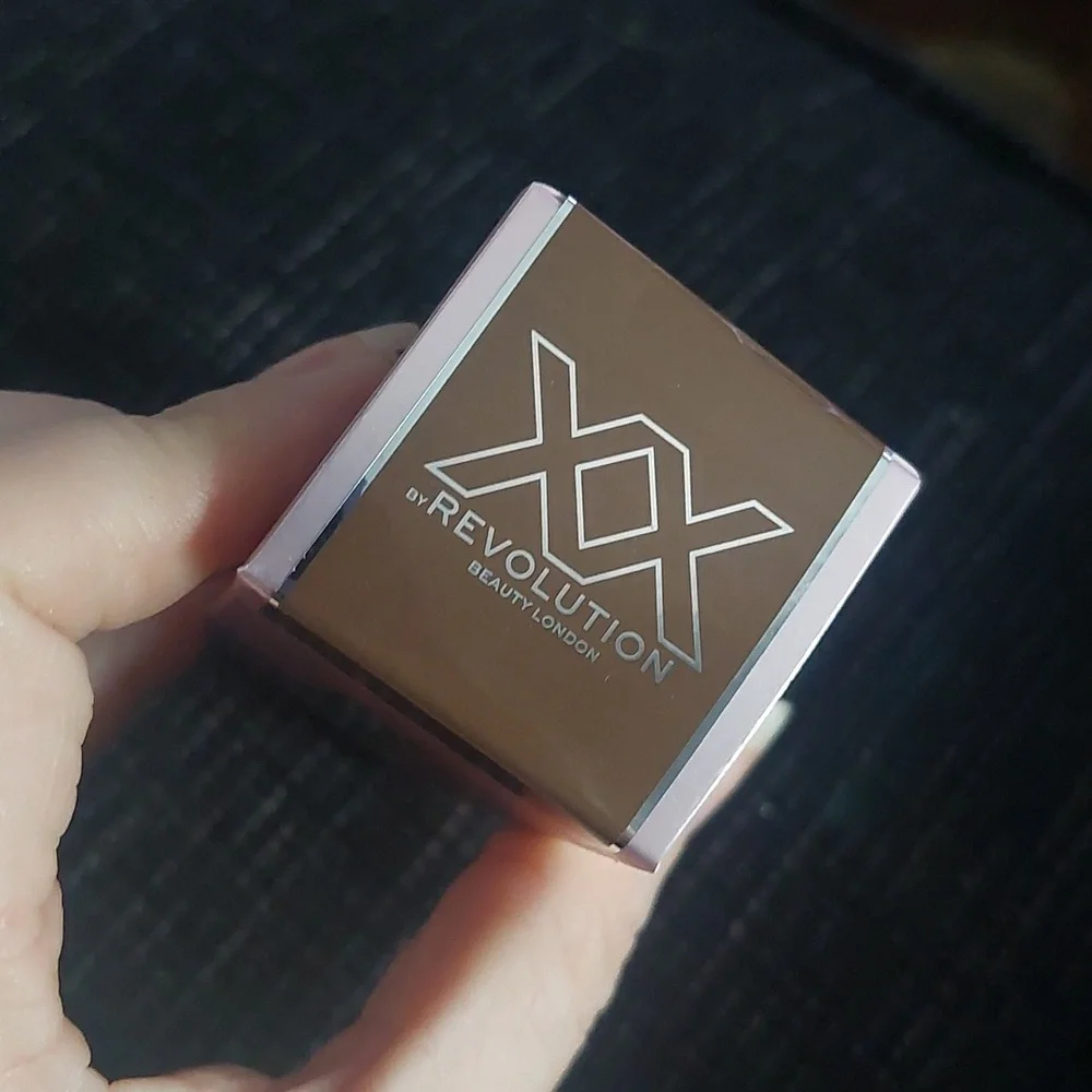 New makeup revolution glow skin fauxxdation‎ F16.7